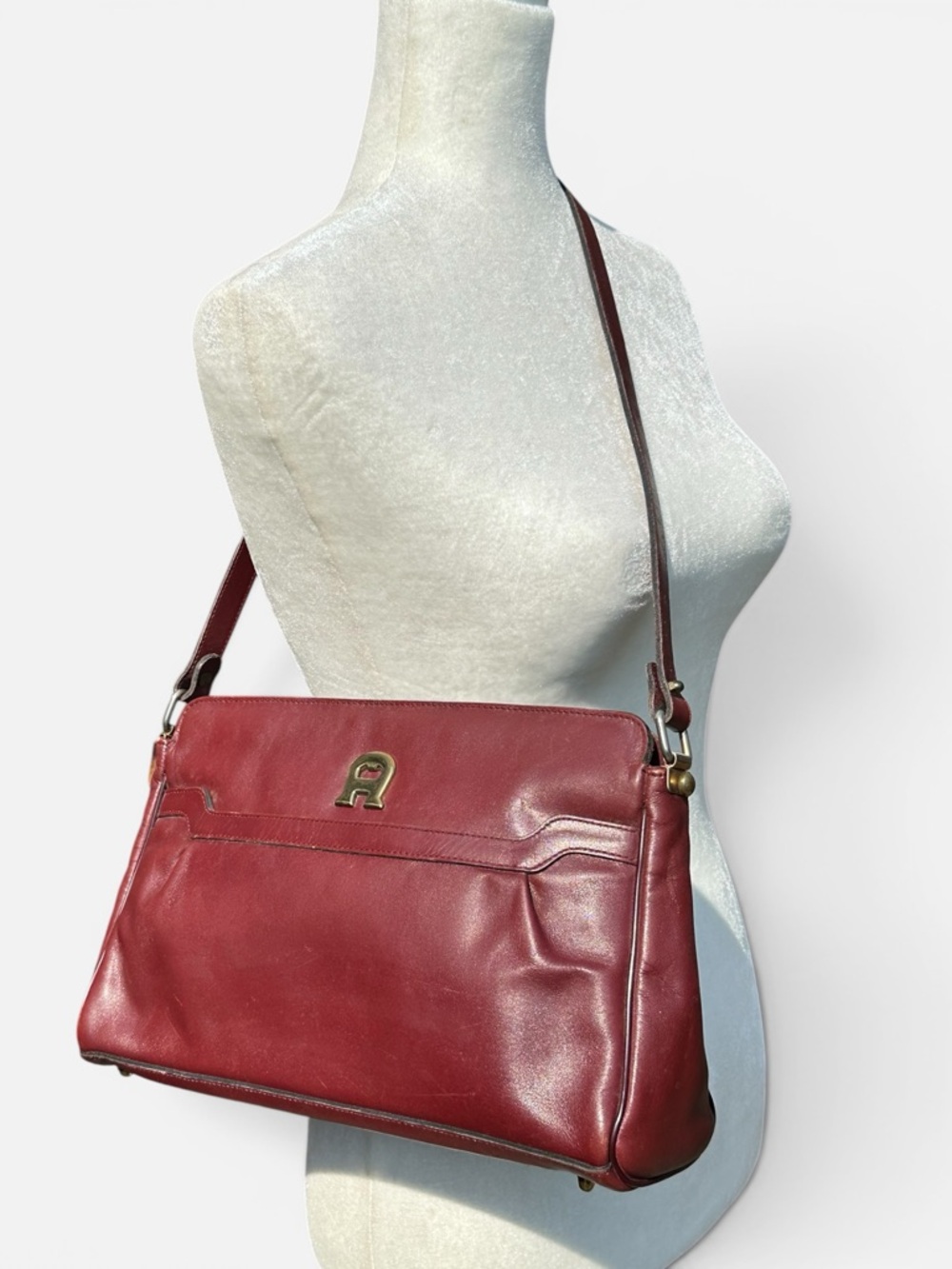 VTG 80s ETIENNE AIGNER  Leather Handbag Shoulder Crossbody Bag OXBLOOD Footed